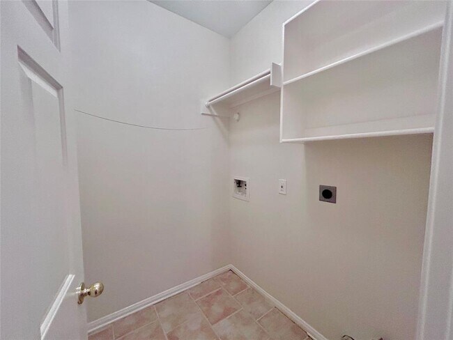 Building Photo - 2519 Silver Meadow Dr