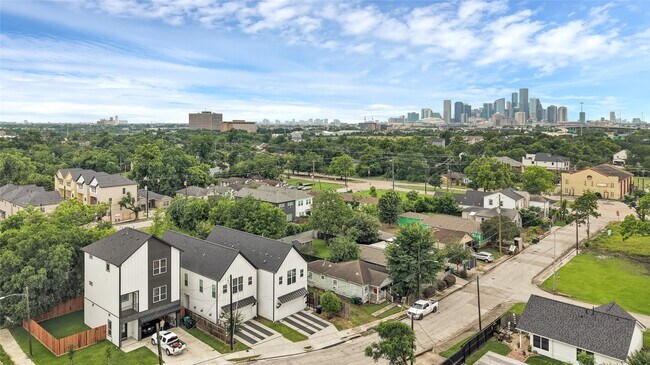 Building Photo - 4508 Sharon St