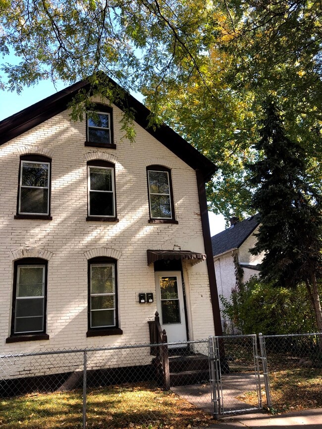 Primary Photo - 1611 Grand St NE