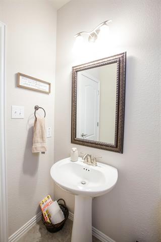 Building Photo - 907 Birchwood Dr