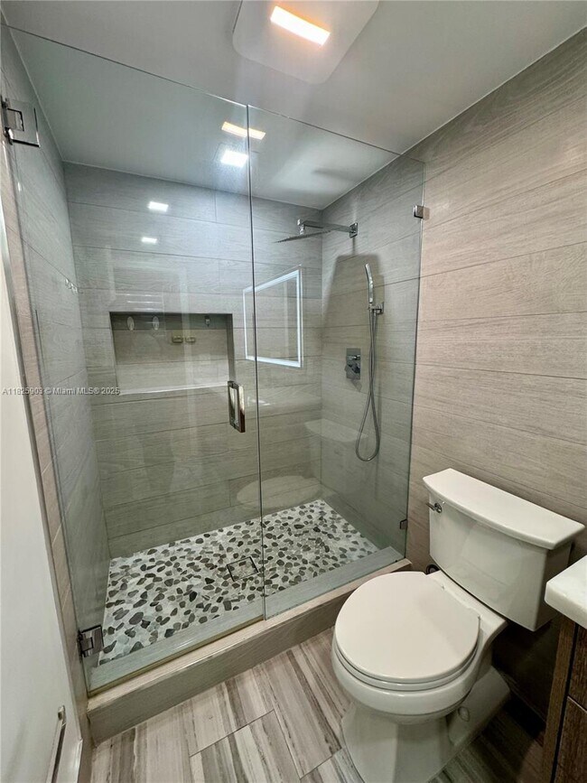 Building Photo - 8437 Forest Hills Dr