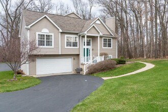 Building Photo - Three Bedroom Condo in Kalamazoo