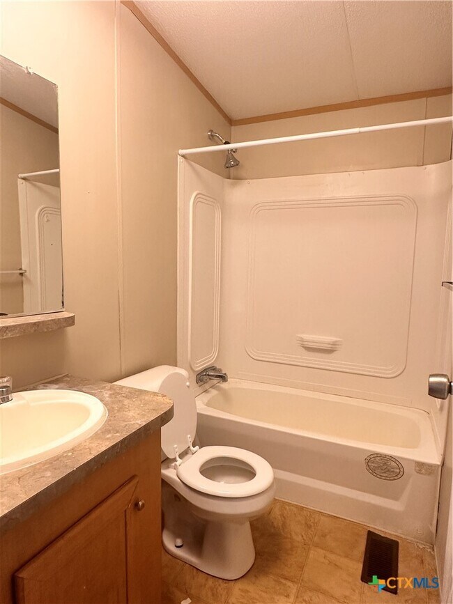 Building Photo - 208 Picasso Dr
