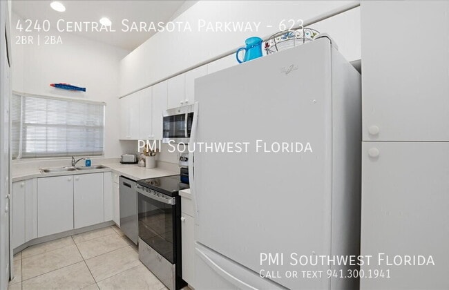 Building Photo - 4240 Central Sarasota Pkwy