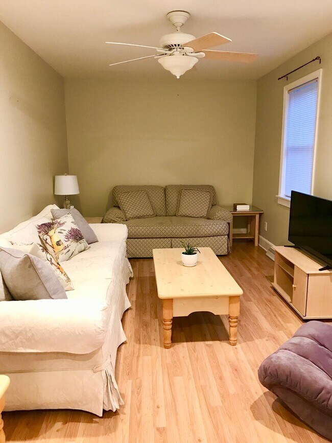 Building Photo - 3 Lake Rd