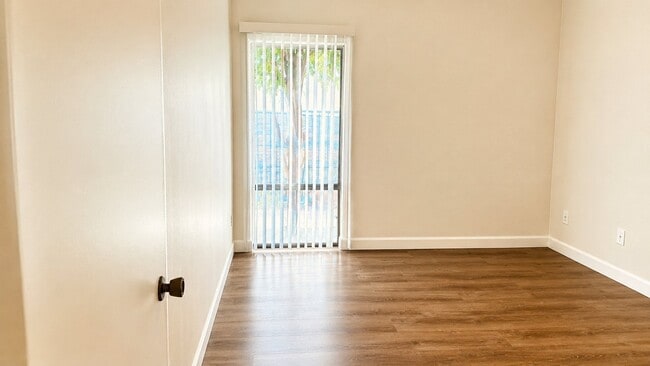 Building Photo - 322 E Huntington Dr