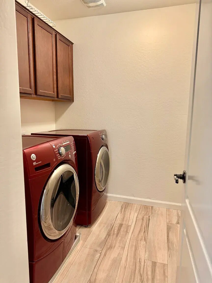 Laundry Room (Washer/Dryer included - 3954 E Leslie Dr