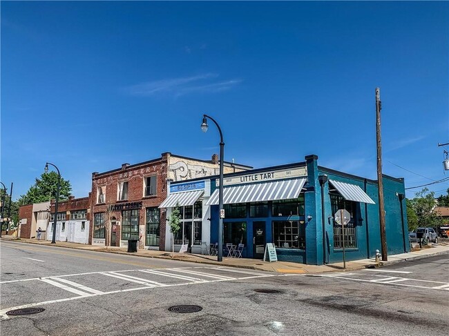 Building Photo - 670 Terry St SE