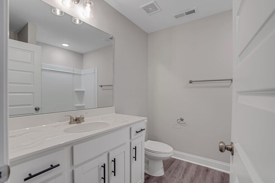 Building Photo - Excell Pointe 3 Bedroom Townhomes