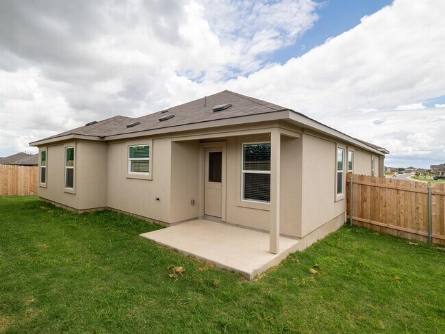 Building Photo - 702 Silver Springs Bend