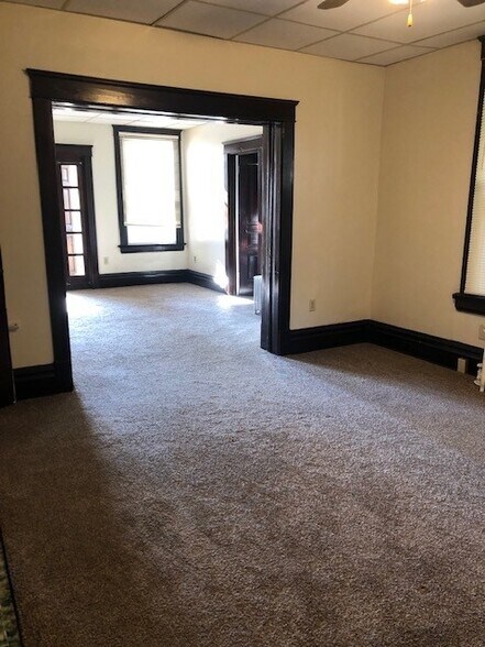 DR to LR - 528 S Main St