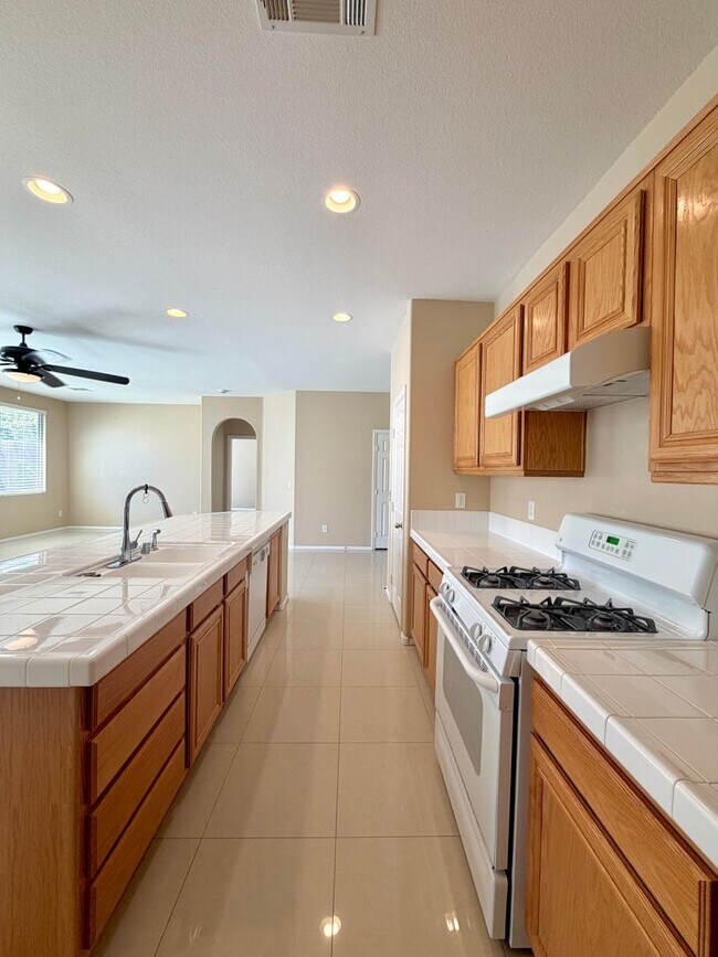 Building Photo - 7493 Longhorn Lodge Ave