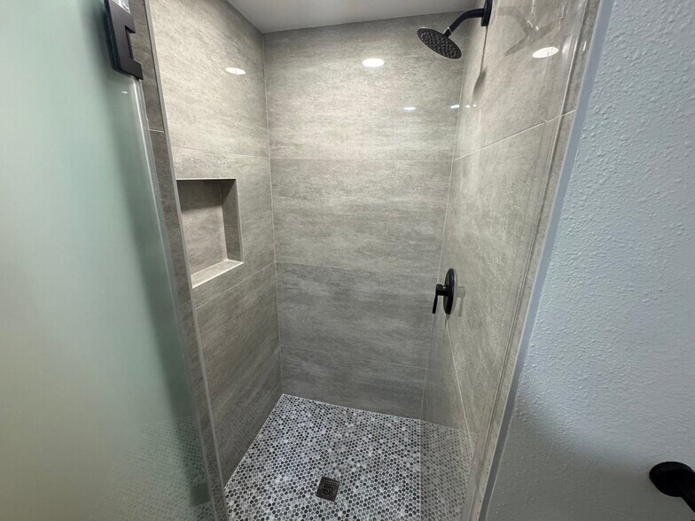 Building Photo - 8932 Grand Ave