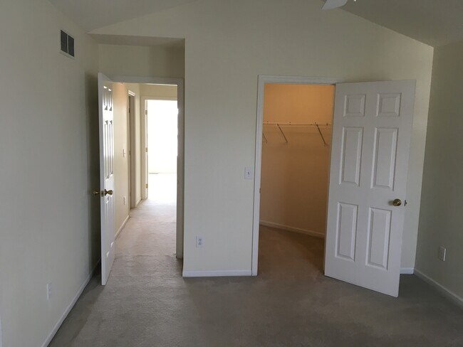 Building Photo - 931 Jasmine Dr