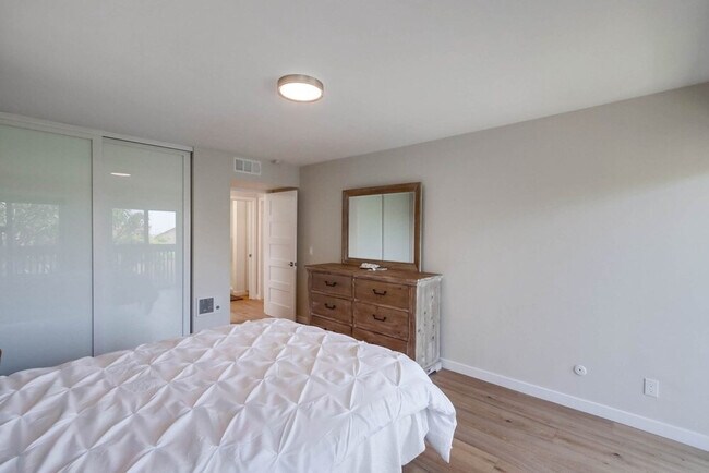 Building Photo - 450 S Sierra Ave