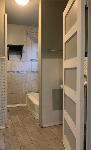 Building Photo - 1800 Dante St