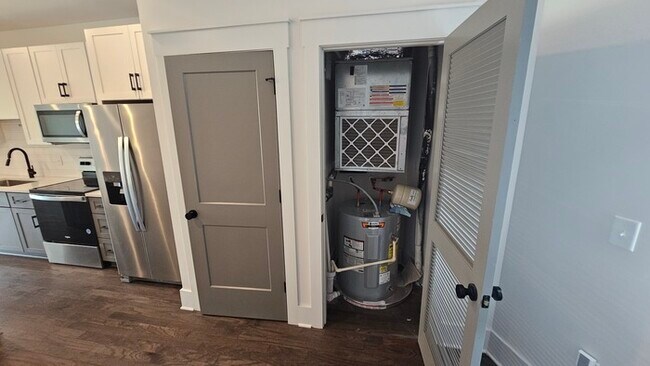 Building Photo - Simple & Stylish 1BR, 1BA Home