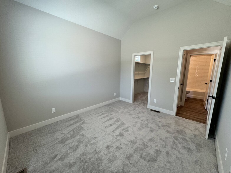 Building Photo - 1441 SW Winthrop Dr