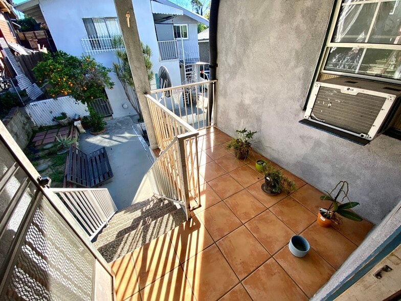 Building Photo - 1653 1/2 Maltman Ave