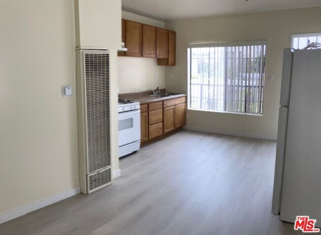 Primary Photo - 910 S Kingsley Dr