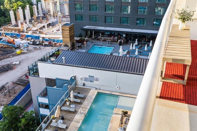 Building Photo - 603 Davis St