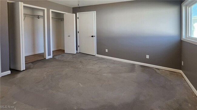 Building Photo - 223 Maplelawn Dr