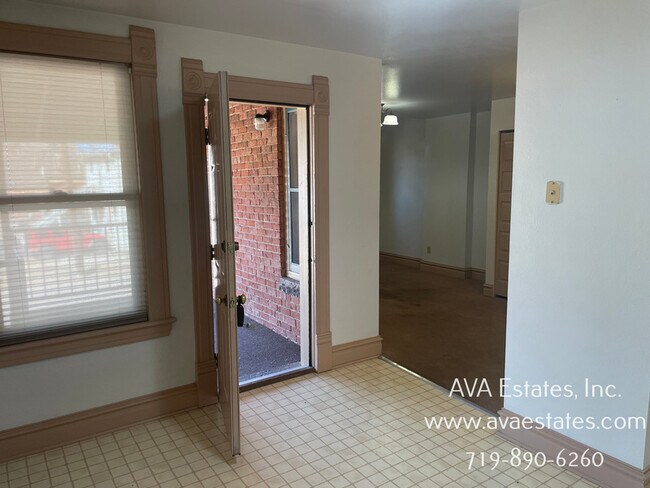 Building Photo - 407 W 11th St