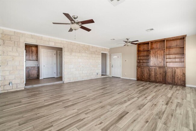 Building Photo - 310 Co Rd 317