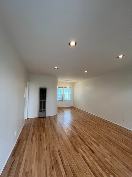 Building Photo - 934 16th St