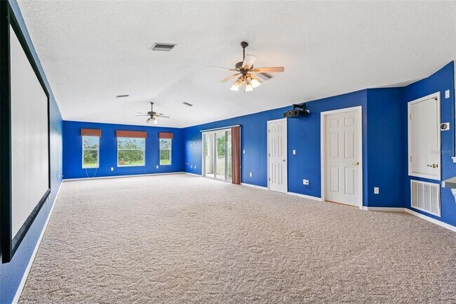Building Photo - 13049 Thoroughbred Dr