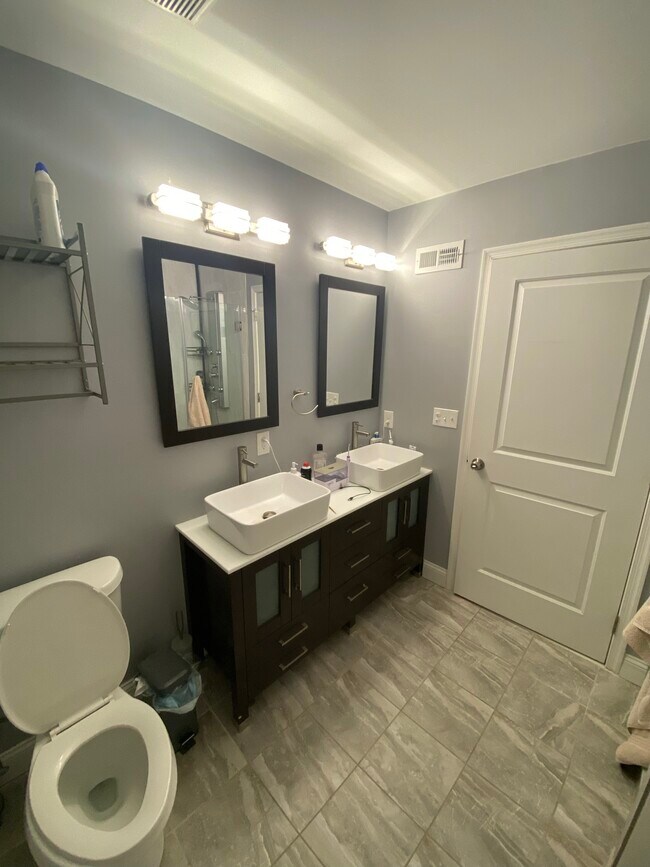 Building Photo - 1526 W Stiles St