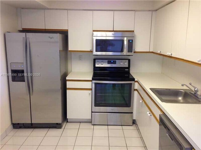 Building Photo - 3600 Mystic Pointe Dr