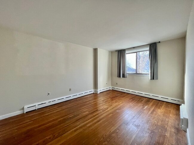 Building Photo - 128 Pleasant St