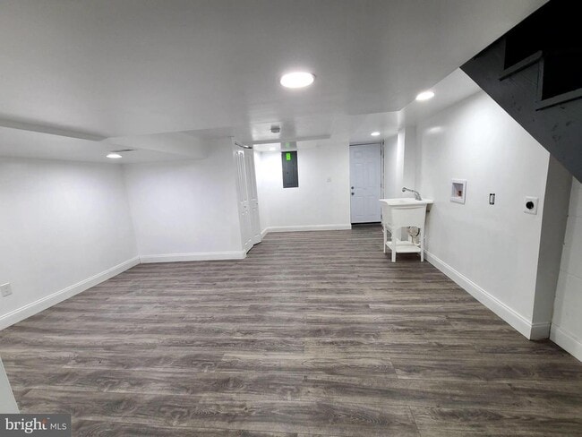 Building Photo - 4715 Dartford Ave