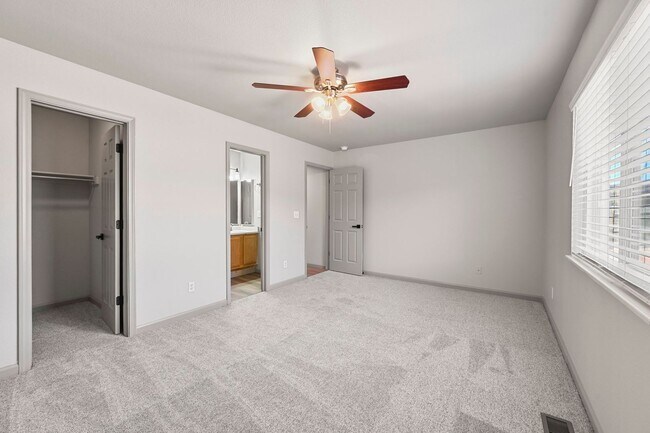 Building Photo - 5540 Almont Ave