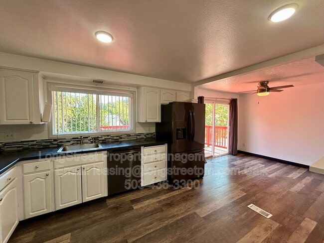 Building Photo - 794 SW Orchard Pl