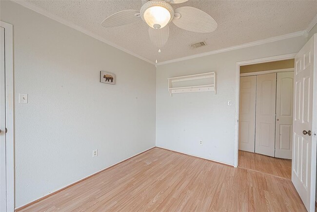 Building Photo - 14947 Heritage Wood Dr