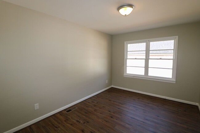 Building Photo - Cute Rental in Pell City