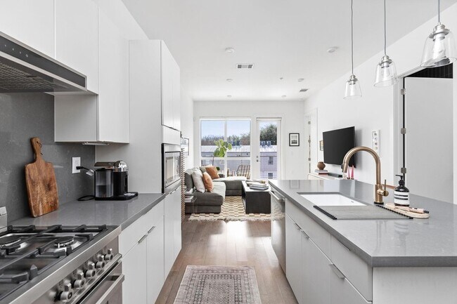 Building Photo - 207 W Johanna St