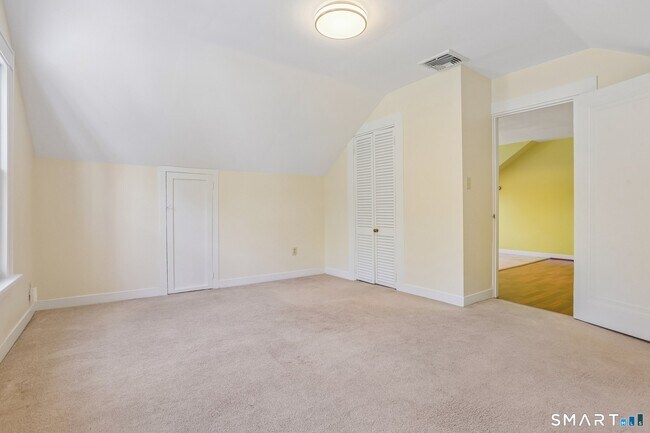 Building Photo - 1572 Whitney Ave