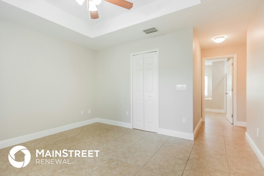 Building Photo - 1018 Card St E