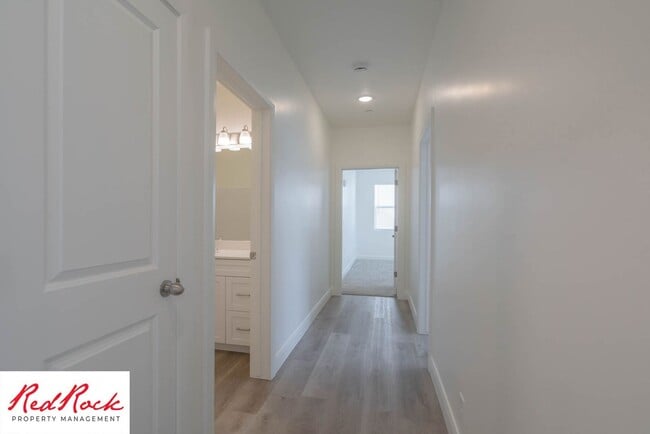 Building Photo - Spacious 3 Bedroom Unit in Desert Color With Pool & Lagoon Access