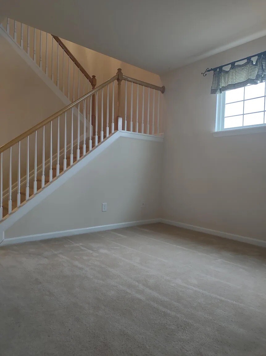 Building Photo - Room in Townhome on Singleleaf Lane