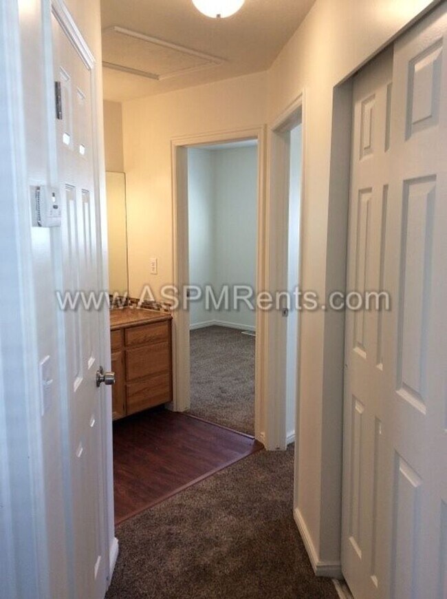 Building Photo - W Jordan Nice 3 Bed 2 Bath Townhome with pool