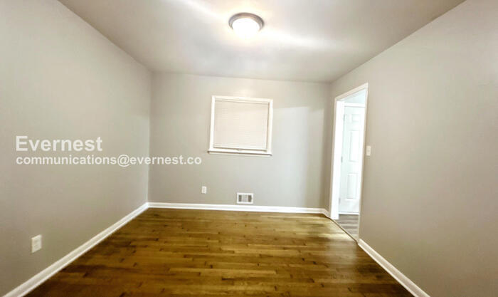 Building Photo - 1779 Gretna Green Way