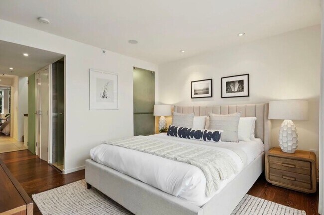 Building Photo - One-of-a-Kind Sophisticated Top-Floor Cond...