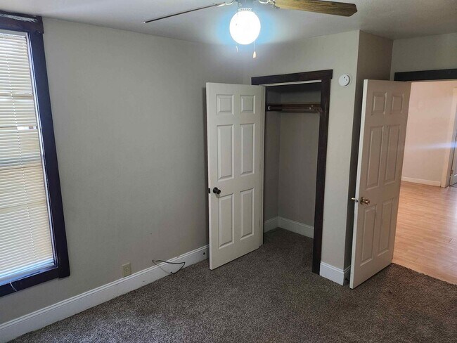 Building Photo - 422 Superior St