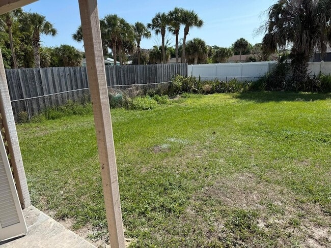 Building Photo - 5014 Palm Dr