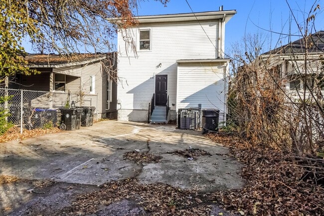 Building Photo - 810 Sutcliffe Ave