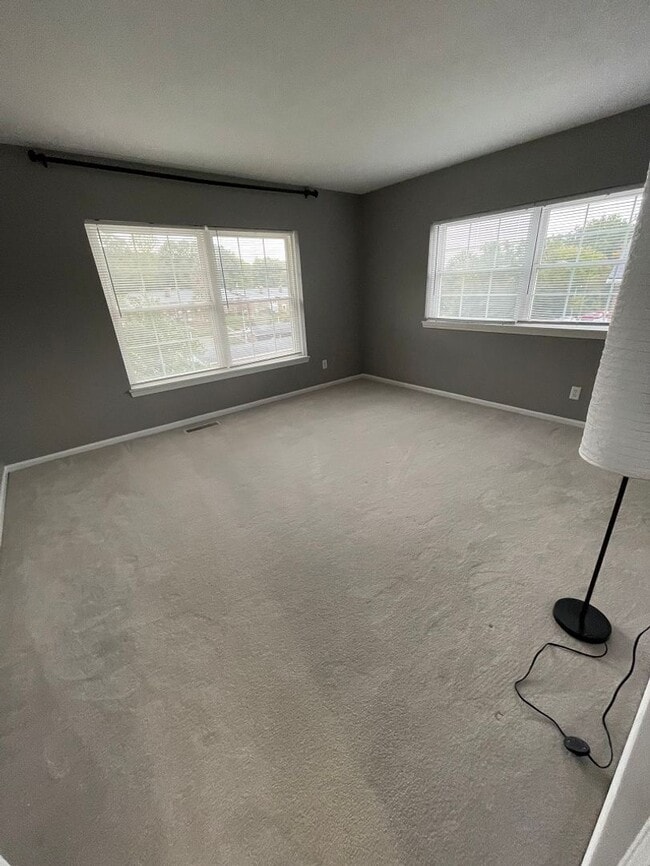 Building Photo - 6970 Carriage Hill Dr